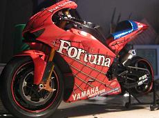 moto-yamaha-m1-spiderman-marco-melandri-img_1503.jpg
Visite: 0
Dimensione:  33.6 KB
ID: 20969