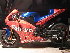 moto-yamaha-m1-spiderman-marco-melandri-img_2100.jpg
Visite: 4
Dimensione:  34.1 KB
ID: 21153