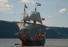 Halve Maen - Half Moon Corel-thrmarriv.jpg