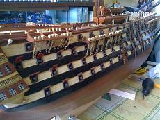 Costruzione santissima trinidad-fine-montaggio-bigotte-su-tavole-di-guarnimento-uscite111-113.jpg