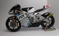 Waltercalz Gallery (Moto)-rsw250-left.jpg