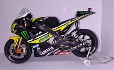 Waltercalz Gallery (Moto)-yzr-m1-left.jpg