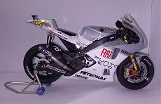 Waltercalz Gallery (Moto)-yzr-m1-right.jpg