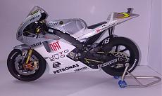 Waltercalz Gallery (Moto)-yzr-m1-left.jpg