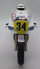 Waltercalz Gallery (Moto)-suzuki-rgv-front.jpg