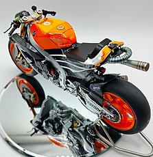 Waltercalz Gallery (Moto)-honda-rc213v-rep-naked-left.jpg