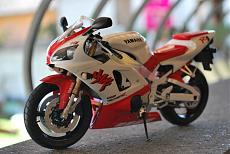 Svizzero88's Gallery-yamaha-yzf-r1-2.jpg