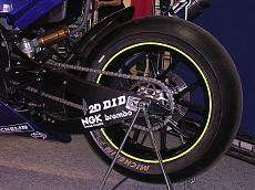 Foto dettagli yamaha M1 Rossi 2004 versioni "Go!!!" e "Gauloises"-m-1-5.jpg