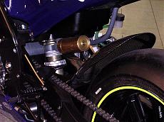 Foto dettagli yamaha M1 Rossi 2004 versioni "Go!!!" e "Gauloises"-m-1-11.jpg