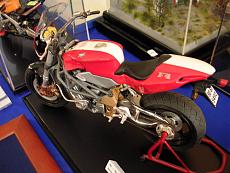 Resoconto mostra Alpha Model-motociclante.jpg