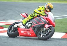 [OT] Tutte le moto del sig.Rossi...-2001_2_honda_rc211v_test.jpg
