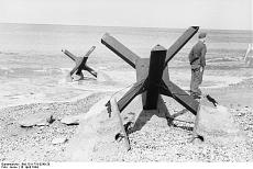 Cavalli di frisa?-bundesarchiv_bild_101i-719-0240-26-_pas_de_calais-_atlantikwall-_panzersperren.jpg