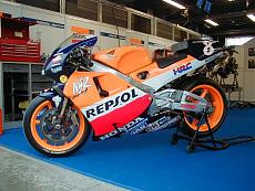 Honda NSR 500 Valentino Rossi del 2001-99_02-1-.jpg