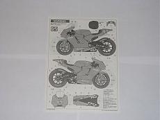 [MOTO] Tamiya Ducati Desmosedici GP4 2004 scala 1/12-img_7142.jpg