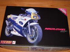 Honda NSR 250 Aoshima 1/12-pb020231.jpg