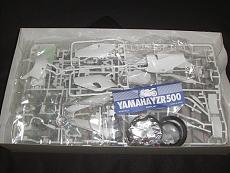 [moto] tamiya 1/12 yamaha wcm yzr500 99 red bull-tamiya-1_12-yamaha-wcm-yzr500-99-red-bull-04.jpg