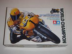 [moto] tamiya 1/12 yamaha wcm yzr500 99 red bull-tamiya-1_12-yyamaha-yzr-500-kenny-roberts-1-.jpg.jpg
Visite: 369
Dimensione:   62.5 KB
ID: 138610