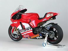 [MOTO] Ducati Desmosedici GP4 2004 Capirossi scala 1/12-img_7721.jpg