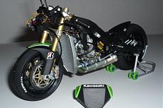 Kawasaki ZX-RR tamiya 1:12-190422_1829837755186_1517613086_31933602_7821551_n.jpg