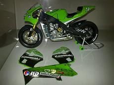 Kawasaki ZX-RR tamiya 1:12-215464_1896365658342_1517613086_32032258_709131_n.jpg