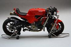 Ducati Desmosedici GP4 Loris Capirossi by Gennaro Zappa-6.jpg