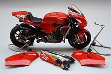 Ducati Desmosedici GP4 Loris Capirossi by Gennaro Zappa-8.jpg