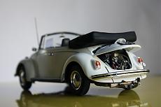 VW Beetle Cabriolet 1970 Maggiolino - Revell 1:24-8.jpg