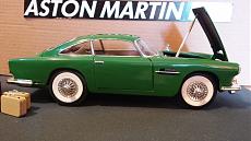 Aston Martin DB4 Monogram 1/25-20150615_141100.jpg