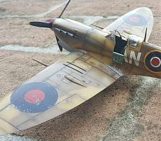 1 48 Tamiya Spitfire MkVb Trop-17240611_10211115924847213_8810365160004308607_o.jpg