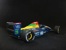 Larrousse LC90 E.Bernard 1990 (Hasegawa 1/20)-p1200150side800.jpg