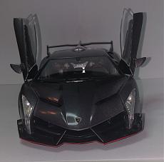 Lamborghini Veneno 1/24 Fujimi-veneno-front.jpg