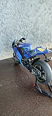 (MOTO) Yamaha M1 2004 Tamiya + tk Top Studio+casco KS-yamaha-m1-2004-4.jpg