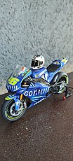 (MOTO) Yamaha M1 2004 Tamiya + tk Top Studio+casco KS-yamaha-m1-2004-8.jpg