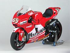 [MOTO] Tamiya Ducati Desmosedici GP4 2004 scala 1/12-img_7703.jpg