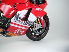 [MOTO] Tamiya Ducati Desmosedici GP4 2004 scala 1/12-img_7748.jpg