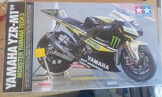 [moto] yamaha m1 09 fiat-estoril-monster-ben spies-20120720_160242.jpg