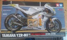 [moto] yamaha m1 09 fiat-estoril-monster-ben spies-20120720_160159.jpg