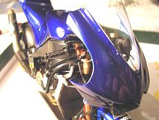 Yzr M1 2004-mano.jpg