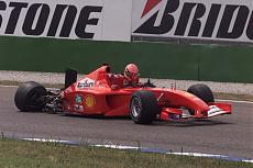 W.I.P. Ferrari F2001 - incidente in partenza --crash_10.jpg