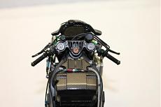 Yamaha m1 2011 valencia edition-img_dic16.jpg