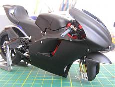 [MOTO] Ducati Desmosedici - Tamiya-img_0002.jpg