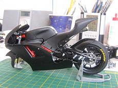 [MOTO] Ducati Desmosedici - Tamiya-img_0003.jpg