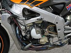 [Moto] Honda rc211v 2002 ddedoctor-122_rc211vtest_detail1zoom-honda_rc211v_gp-full_engine_view.jpg