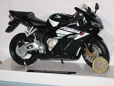 [MOTO] Honda CBR 1000-cbr2005nero.jpg