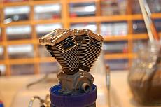 [MOTO] Harley Davidson FXSTS Testors-engine1.jpg