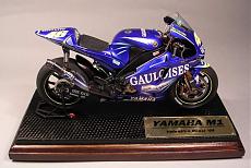 [MOTO] Yamaha 2004-1.jpg