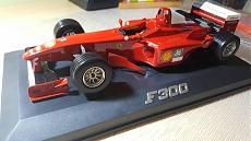 Ferrari f 300 fatta con cartone-20170325_113027.jpg