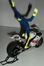 [DIORAMA MOTO] Yamaha n46 del 2005 1/12-06.jpg