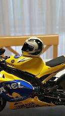 MOTO  Restauro Yamaha M1 2005 Tamiya con detail set Top Studio-063.jpg