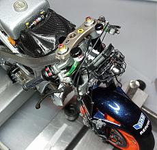 [MOTO] Repsol Honda rc211v  '06 + topstudio detail-work-cable-6.jpg